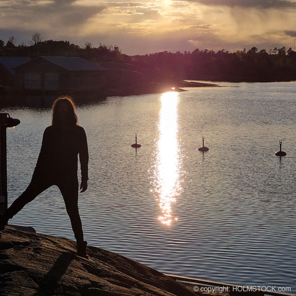 Aan de plezierhaven van Käringsund op het eiland Åland. Hier geniet je van de meest fraaie zonsondergangen op je reis tussen Zweden en Finland. Genieten op vakantie met Holmstock Travel, uw reisbureau specialist voor Scandinavië