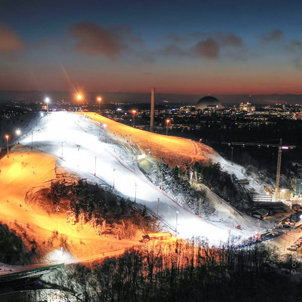 Vakantie Zweden, wat te doen?! Ski Vakantie of Zakenreis aanvulling in Stockholm Zweden - Ski in hartje stad in de winter. Zakelijk reisaanbod indien gewenst met chauffeur. Ook als groepsreis.