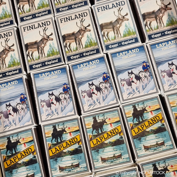 Koop leuke souvenirs in de lapse winkeltjes in fins lapland tijdens de noorderlicht reis met Holmstock Travel. Een van de best gesorteerd souvenir winkels vindt je in Ivalo Finland. Van Rendier souvenir tot saami cultuur souvenir, het is prachtig winkelen.