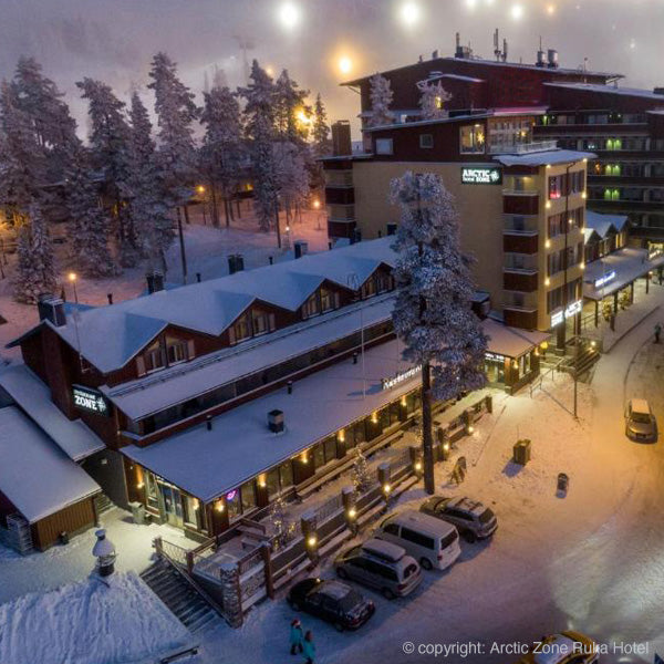 Ruka Finland, Hotel arctic zone in the town center of Ski resort Ruka. Fins lapland is een fraai gebied om het noorderlicht te zien en om winterse activiteiten zoals een husky-experience met sledehonden te doen. Ook altijd fraai voor een ski-vakantie in Scandinavië.