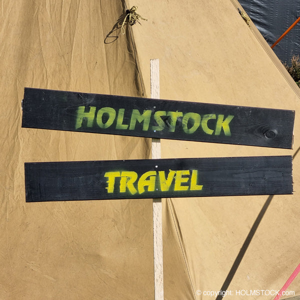 Jachtbeurs beursstand reisbureau vakantiebeurs en outdoorbeurs 2023 2024 - reis nu boeken voor je wintervakantie. Holmstock Travel was aanwezig met zijn tipi en tarp.