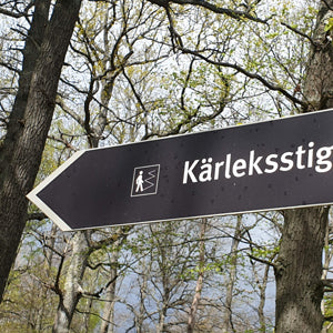 Mindfullness in Zweden - Wandelen in de natuur - Kärlekkstig, het pad van de liefde. De correcte omgang met de natuur is in landen zoals Zweden erg belangrijk. Waardering voor de natuur en vooral ook voor de planten en dieren wordt ook de kinderen van jongs af aan geleerd. Ga altijd respectvol om met de natuur.