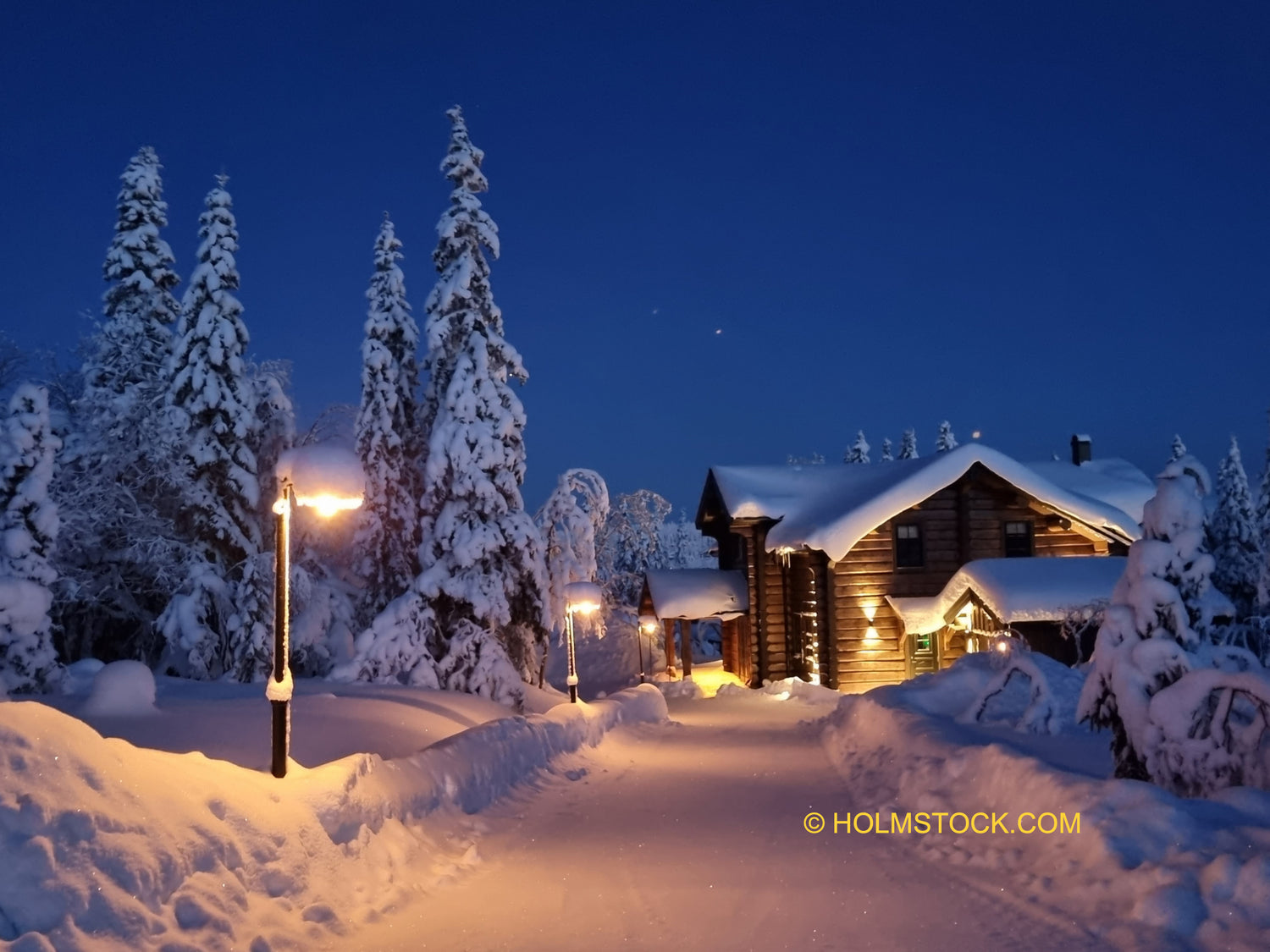 Locaties die je doen voelen dat je een een Charles Dickens boek de hoofdrol speelt. Wij hebben met de mond open staan te genieten van de unieke besneeuwde en bevroren landschappen. Echt uitzinnig mooi. Zweden en Finland zullen je diep raken. Zeer zeker op wintervakantie. Reis met ons mee!