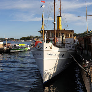 Stoomboot lunch dinner cruise Skärgården vanaf Stockholm centrum Zweden gezellig op reis met reisbureau Holmstock. Boek nu je reis.