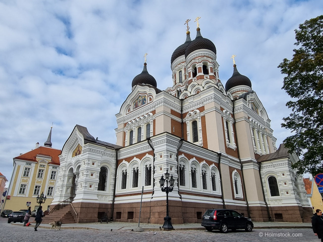 De bijzonder fraaie Aleksander Nevski kathedraal in Tallinn Estland is een van de vele uitzonderlijke gebouwen die je gaat ontdekken op je vakantiereis. De oude stad en ook het nieuwe gedeelte van Tallinn hebben veel architectuur te bieden. Boek nu je vakantiereis. Voorjaar, zomer, herfst of winter.