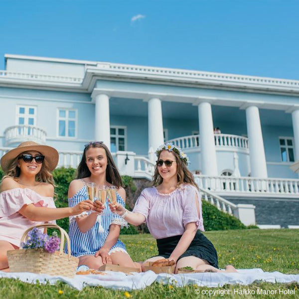 Bezoek het pittoreske plaatsje Porvoo in Finland en overnacht in het statige Haikko Manor Spa Hotel om de volgende ochtend goed uitgeslapen naar Helsinki te kunnen rijden. Boek nu.