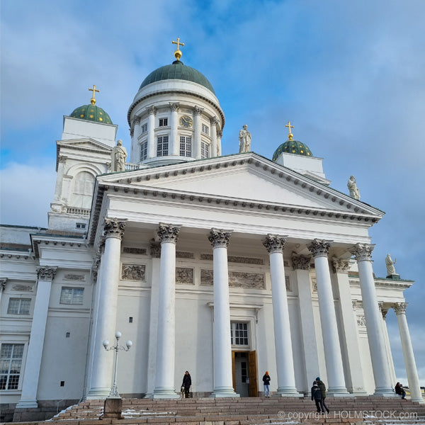 Bezoek de witte cathedraal van Helsinki, ga shoppen in de stad, bezoek de gamla stan of de Uspenski Cathedraal. Helsinki is een wereldstad en je ontmoet er mensen uit heel de wereld. Geniet van de parken of van het nationaal museaum. Hotel Solo Sokos wacht op je met een fraaie kamer en een heerlijk scandinavisch ontbijt.