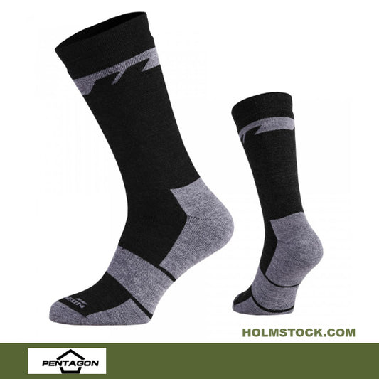 Pentagon Alpine Merino heavy socks. Kleur: Zwart. Deze warme sokken zijn gemaakt met 40% Merino wol. Perfect anatomisch design met versterkte hiel en teen. Antibacterieel met natuurlijke vezels tegen nare geurtjes. Top kwaliteit sokken te koop in de outdoor winkel van Holmstock Travel.