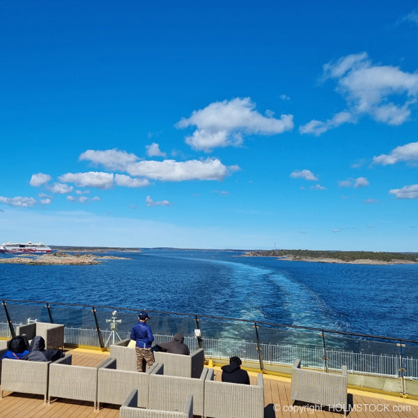 De overtocht van Stockholm naar Åland of de overtocht naar Finland mag je gerust beschouwen als een mini-cruise in alle luxe. Veel Finnen en Zweden gebruiken de schepen als meeting point of als feest locatie. En uiteraard is ook de tax-free shopping van groot belang.
