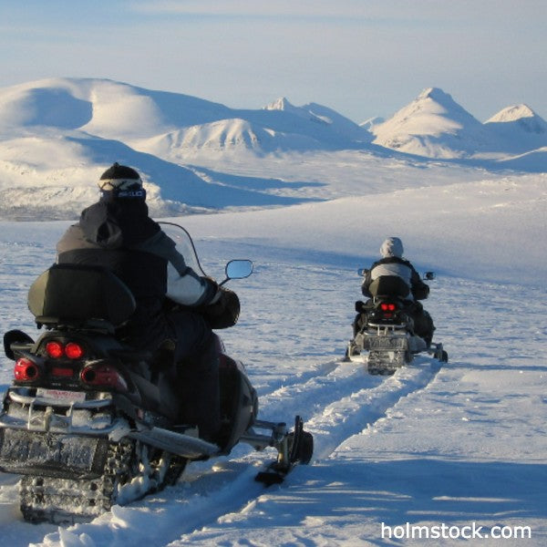 Boek de langste sneeuwscooter excursie safari tocht van Lapland bij reisbureau Holmstock Travel.
