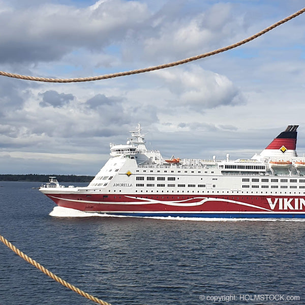Veerboot verbindingen tussen Zweden en Finland met de ferry's van Viking Lines. Hoogwaardig, gezellig en met veel vertier kunt u geen betere manier vinden om te reizen tussen Finland, Åland en Zweden. Boek uw reis bij reisbureau Holmstock Travel, specialist en super ervaren omdat we zelf deze reizen vaak maken.