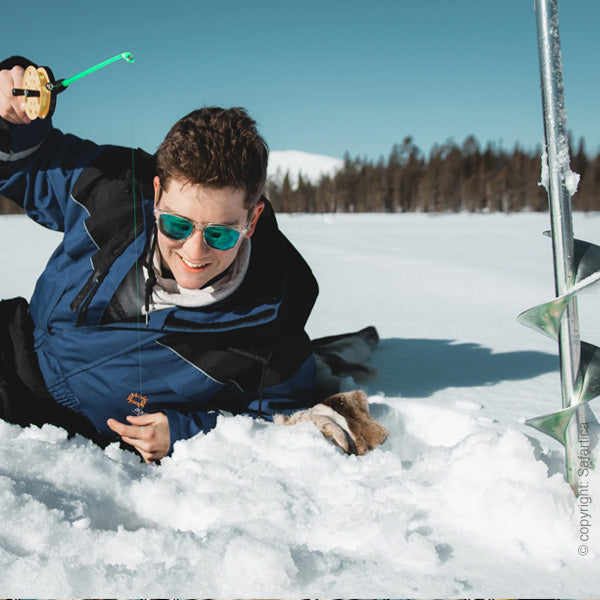 IJsvissen in fins lapland tijdens de noorderlichtreis Finland Rovaniemi met reisbureau Holmstock Travel - Ga mee op reis!