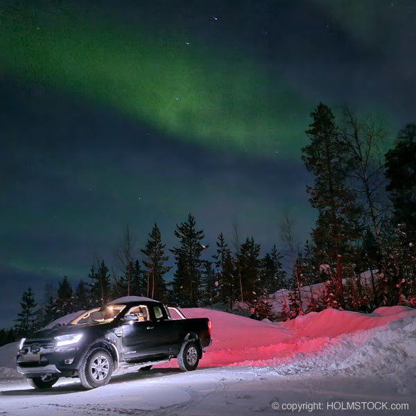 Noorderlicht Jagen samen met je gids van Holmstock Travel. Noorderlicht safari in Fins Lapland of Zweeds Lapland. Ga mee op een spannende reis in de winter.