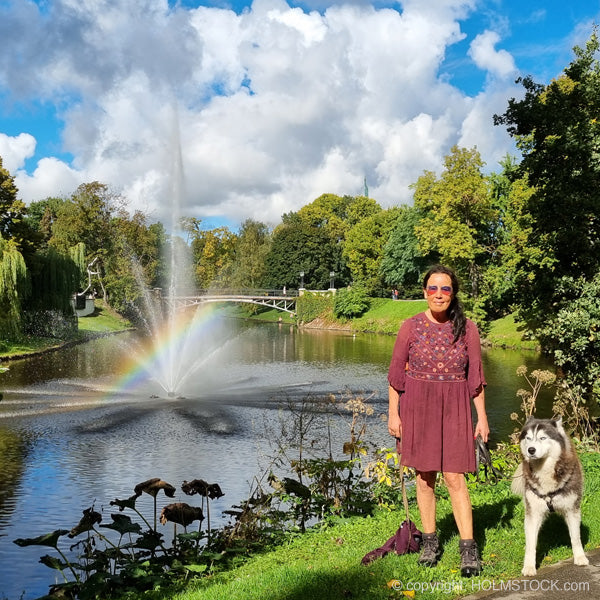 Riga, het prachtige en sfeervolle Bastejkalna Park met het Pilsetas kanaal - Baltische Kastelen rondreis met Holmstock Travel. Boek deze reis als self-drive of als kleine groepsreis voor je familie of gezin. Bij een groepsreis hoef je niet zelf te rijden, onze chauffeur doet het werk zodat alle deelnemers aan de reis van evenveel plezier en vrije tijd mogen genieten.