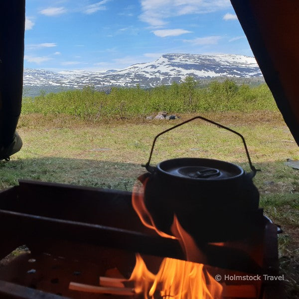 Outdoor cooking in a Tentipi Safir CP9 and a Hekla mobile fire place. Outdoor specialist Holmstock Travel is your professional partner for leasure and business travel.