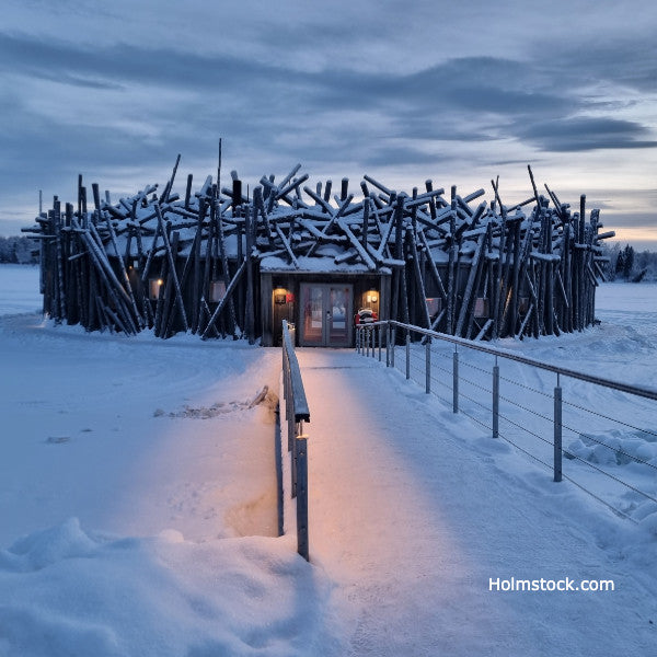 VIP tours include overnight stays at the most exclusive accomodations in Lapland, Sweden, Finland and Norway. Full high class service. Enjoy the best possible with Holmstock Travel VIP services.