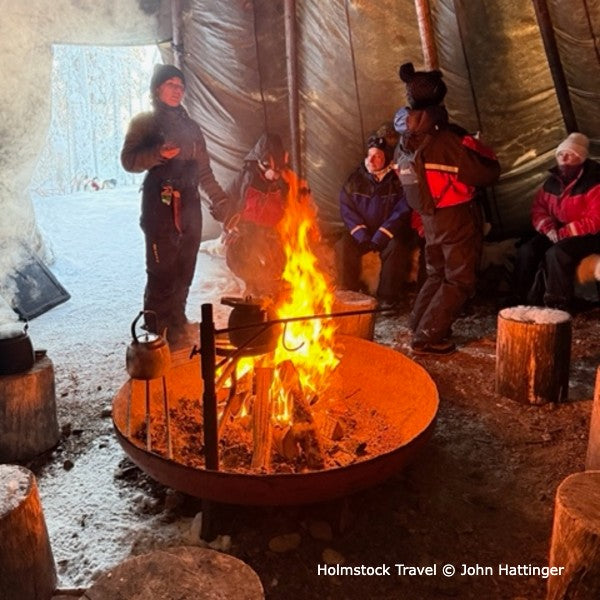Excursie in winters Lapland, Pyhä Finland. Brunch in Tipi. Arctische vakanties met Holmstock Travel - uw reisbureau.