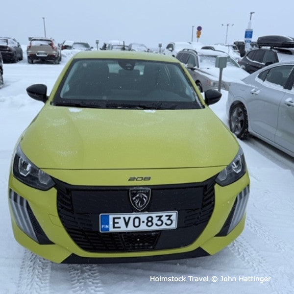 Huurauto huren in Finland via Holmstock Travel reisbureau. Deze Peugeot 208 huurden wij voor onze klant in RVN Rovaniemi Airport voor zijn vakantiereis naar Pyhä Finland.