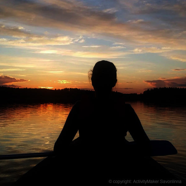 Kano varen in Finland op de finse meren zoals het Saimaa meer. Een kano huren of meegaan op een excursie of experience. Boek je verblijf en je kano bij reisbureau Holmstock Travel en ga mee op vakantie. Alles voor een faire prijs.
