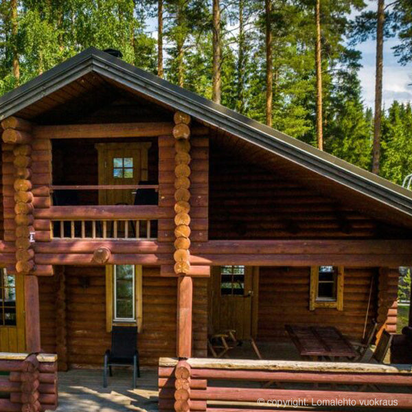 Huur in Finland een loghouse aan het meer met houtgestookte sauna, bbq en roeiboot. Reisbureau Holmstock Travel stelt de reis voor u samen.
