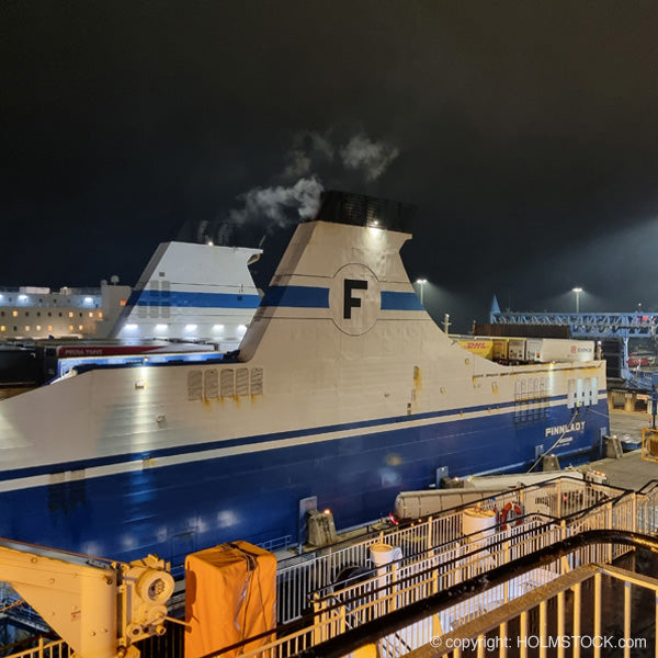 Finnlines - ferry Duitsland Finland, Travemünde Helsinki - informatie over tijden en prijzen, boek nu je overtocht bij reisbureau Holmstock Travel. Vraag naar de prijzen en tarieven en eventueel naar korting. Diverse hutten beschikbaar. Binnen en buitenhutten. Ook geschikt voor reizen met de hond op de veerboot.