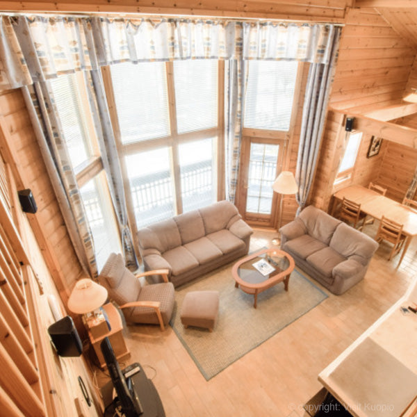 Een loghouse hoeft niet altijd klein en compact te zijn. Je kunt ook een grotere loghouse met veel gezelligheid en luxe huren.