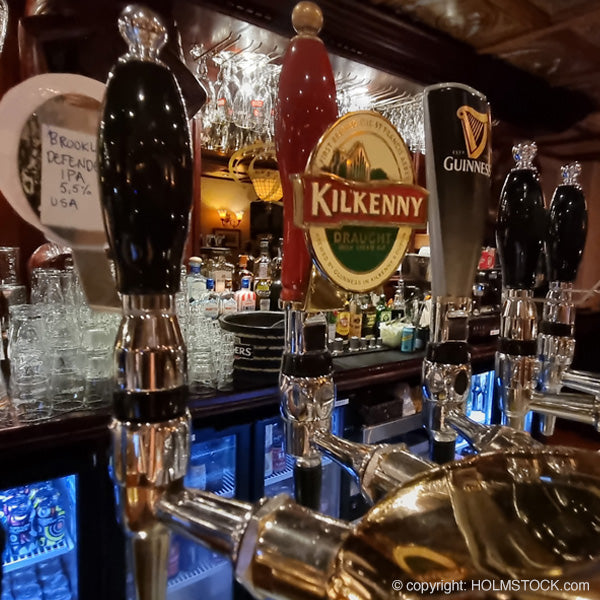 Bars en café's in Finland zijn vaak trendy en hip. Drukbezocht ook. Finnen houden wel van een biertje en een wijntje. De drank in Finland is wel erg duur.