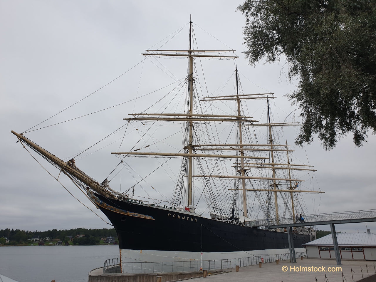 Zeilschip Pommern in de haven van Mariehamn, eiland Åland, Finland. Rondreis Finland en Aland met eventueel ook een bezoek aan Stockholm, Zweden. Boek uw reis bij reisbureau Holmstock Travel